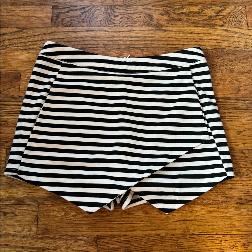 Black and white skort